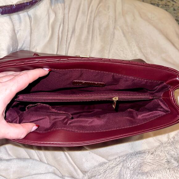 Badgley Mischka Quilted Travel Shoulder Bag Burgundy Gold Tone New With Tags - Picture 7 of 11